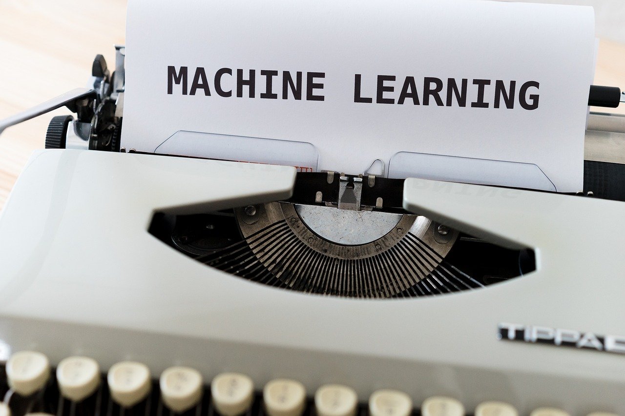 Fundamentos de la Inteligencia Artificial: ¿Qué es, qué tipos existen y por qué debes entenderla? 2 machine learning, typewriter, artificial intelligence, computer, ki, automated, technology, robot, tech, automatic, robotics, workshop, production, future, industry, brain, head, business, factory, science, automation, accuracy, computer science, machine learning, machine learning, machine learning, machine learning, machine learning